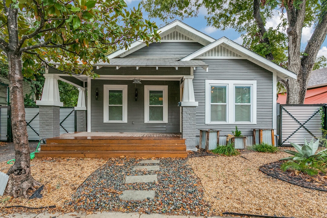 326 Simon St in San Antonio, TX - Building Photo