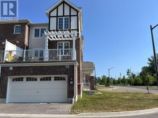 38 Bluegill Cres in Whitby, ON - Building Photo - Building Photo