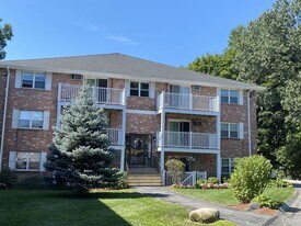 10 Karen Cir in Billerica, MA - Building Photo