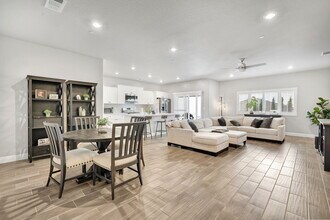 4133 Sierra Madre Ave in Clovis, CA - Building Photo - Building Photo