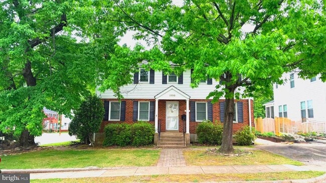 property at 1005 N Lebanon St