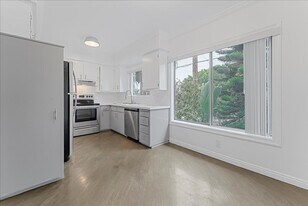 11661 Erwin St in Los Angeles, CA - Building Photo