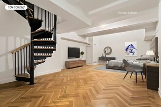 275 W 10th St in New York, NY - Building Photo - Building Photo