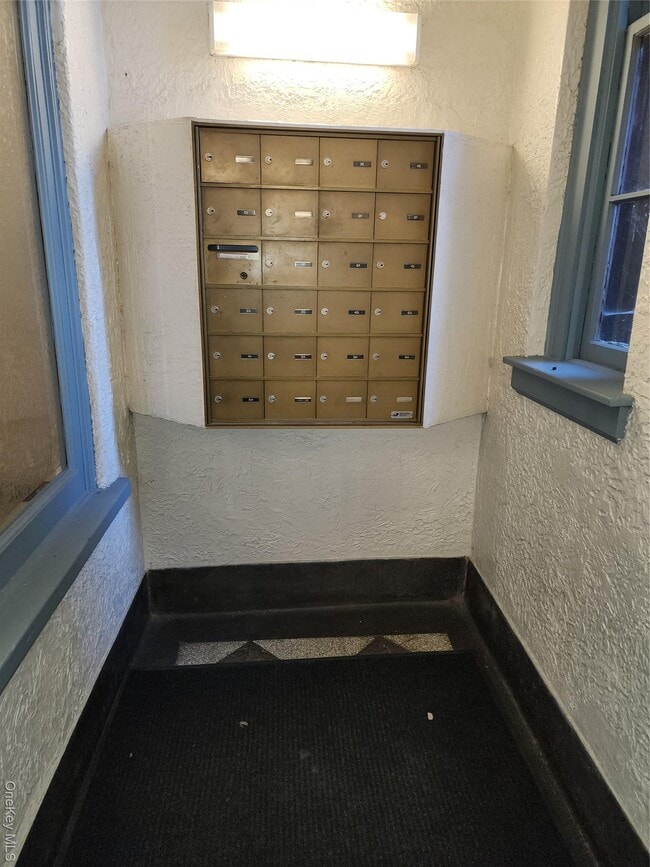 673 Locust St in Mount Vernon, NY - Building Photo - Building Photo