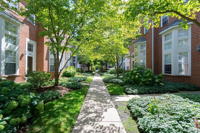 136 Georgetown Square S in Royal Oak, MI - Building Photo - Building Photo