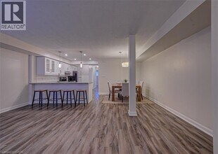 350 Fisher Mills Rd in Cambridge, ON - Building Photo - Building Photo