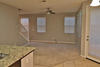 7065 N Trendsetter Dr in Fresno, CA - Building Photo - Building Photo