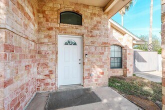 752 Buffalo Ct in Laredo, TX - Building Photo - Building Photo