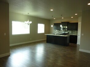 21377 NE Evelyn Pl in Bend, OR - Building Photo - Building Photo