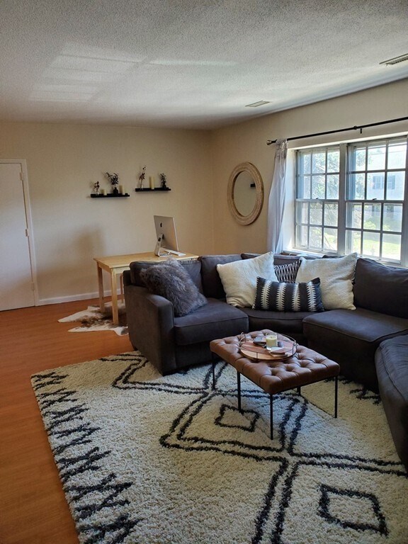 31 Lake Shore Ct in Boston, MA - Building Photo - Building Photo