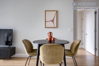 235 W 48th St in New York, NY - Foto de edificio - Building Photo