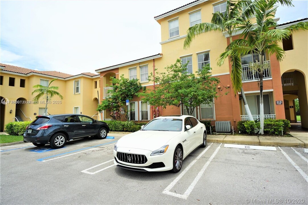 10132 NW 7th St in Miami, FL - Building Photo