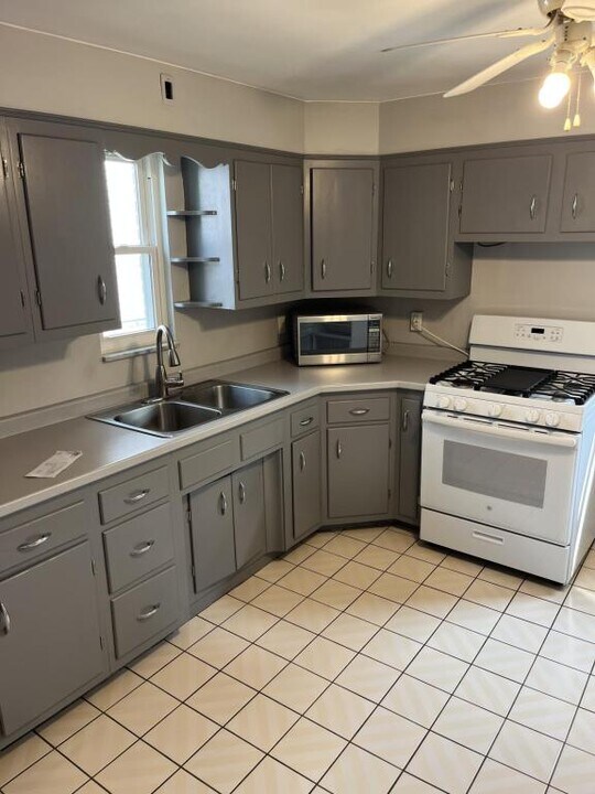 418 Division Ave in Bellevue, PA - Building Photo