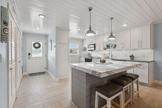 325 Causeway N in New Smyrna Beach, FL - Foto de edificio - Building Photo