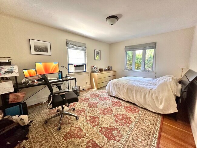 64 Gardner Rd, Unit 1 in Brookline, MA - Building Photo - Building Photo