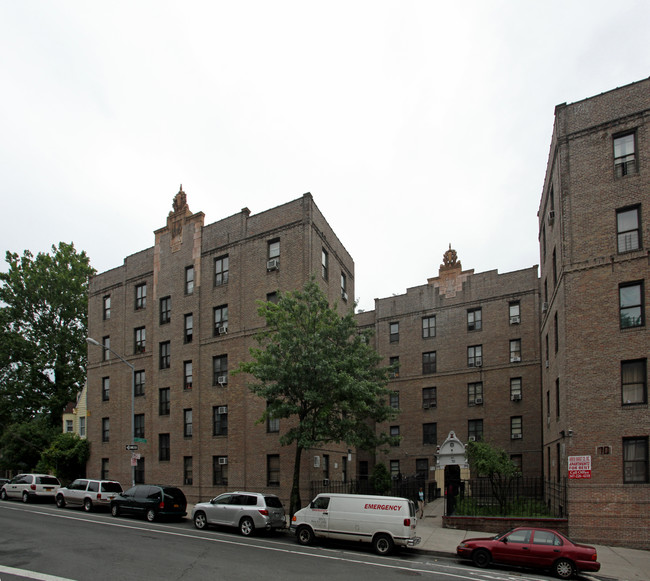 70 Marble Hill Ave in Bronx, NY - Building Photo - Building Photo