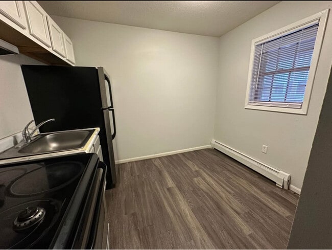 2430 Muscatine Ave in Iowa City, IA - Building Photo - Building Photo