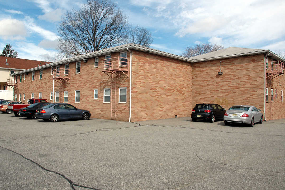 119 Allwood Rd in Clifton, NJ - Building Photo