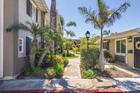 1741 Tustin Ave in Costa Mesa, CA - Foto de edificio - Building Photo