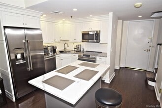111 Cherry Valley Ave in Garden City, NY - Building Photo - Building Photo