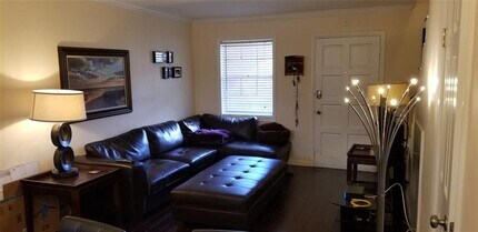 905 NE 28th St in Wilton Manors, FL - Foto de edificio - Building Photo