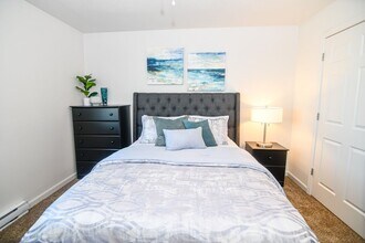 YellowBanks Properties III LLC in Pleasant Hill, IA - Building Photo - Interior Photo