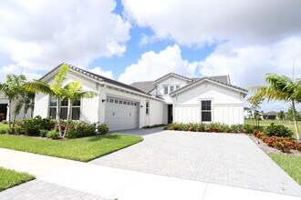 15192 Wildwood Cir in Westlake, FL - Building Photo - Building Photo