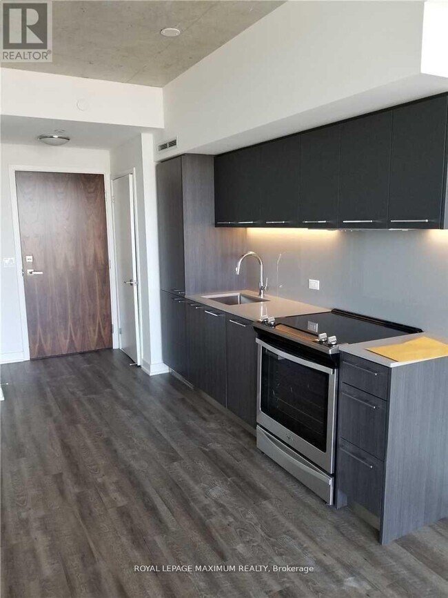 25 Baseball Pl in Toronto, ON - Building Photo - Building Photo