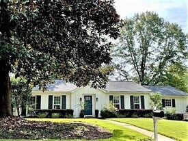 245 Willow Springs Dr in Roswell, GA - Building Photo