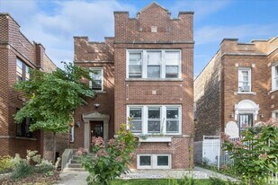 6724 N Campbell Ave in Chicago, IL - Building Photo