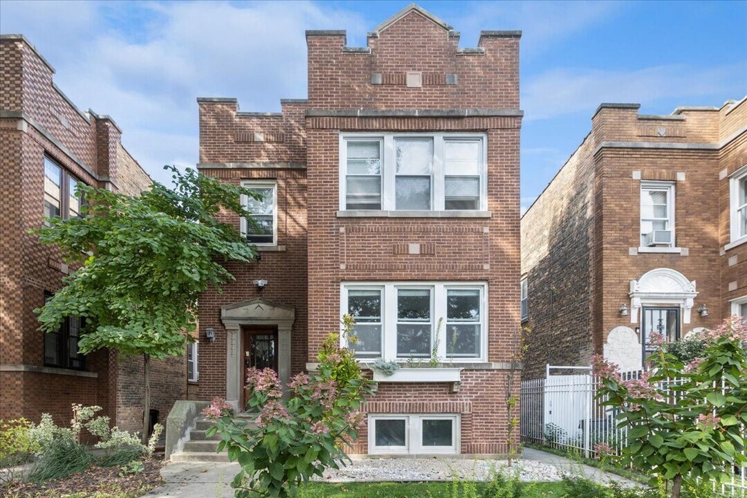 6724 N Campbell Ave in Chicago, IL - Building Photo