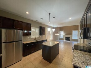 2273 Chalybe Tr in Hoover, AL - Foto de edificio - Building Photo