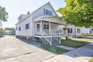1855 Liberty St in Marinette, WI - Building Photo