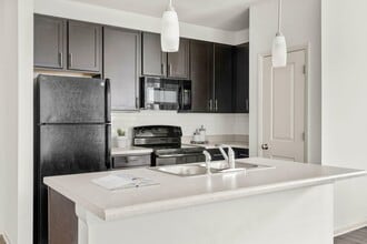 Crosstown Walk in Tampa, FL - Foto de edificio - Building Photo