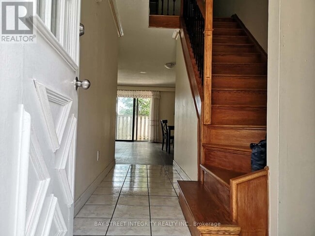 1131 Sandhurst Cir in Toronto, ON - Building Photo - Building Photo