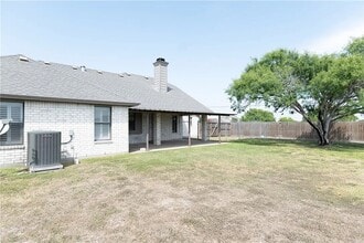 100 Lone Oak St in Portland, TX - Building Photo - Building Photo