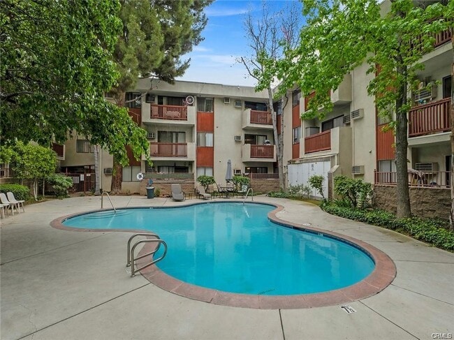 20234 Cantara St in Los Angeles, CA - Building Photo - Building Photo