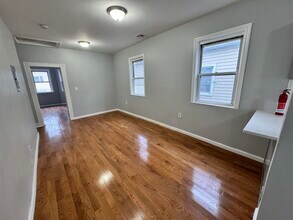 30 E 49th St in Bayonne, NJ - Building Photo - Building Photo