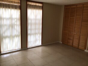 1750 W 46th St, Unit 222 in Hialeah, FL - Building Photo - Building Photo