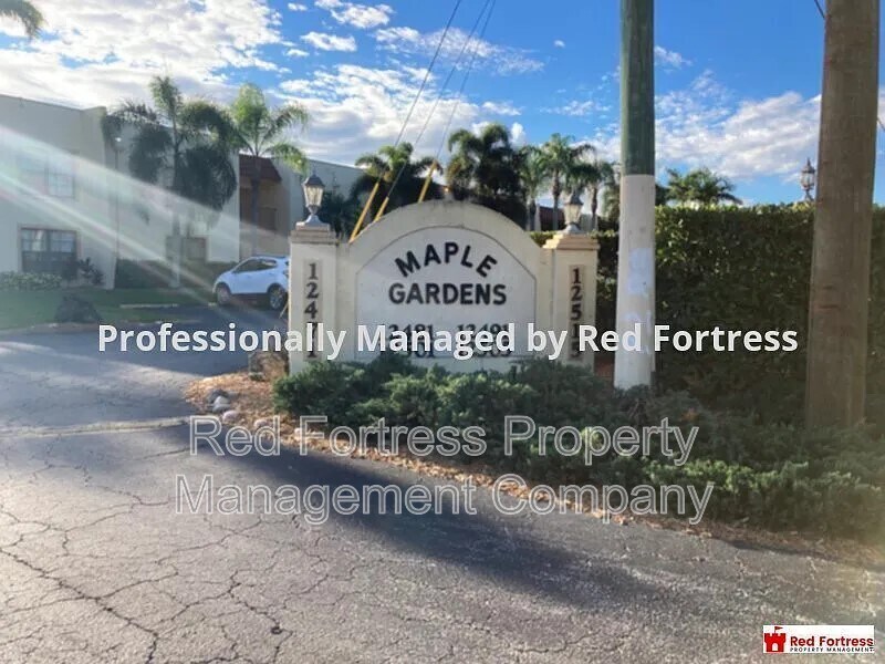 12505 McGregor Blvd in Ft. Myers, FL - Building Photo