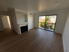 1321 N Vista St in Los Angeles, CA - Building Photo - Building Photo