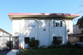 6926 Milwood Ave in Canoga Park, CA - Building Photo - Building Photo