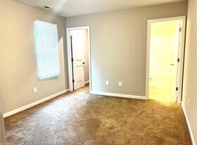 1319 Kirkman St in Greensboro, NC - Building Photo