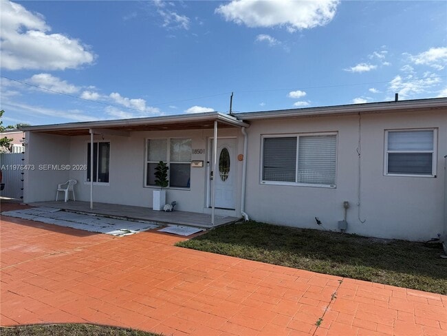 18501 NW 30th Ave in Miami Gardens, FL - Building Photo - Building Photo