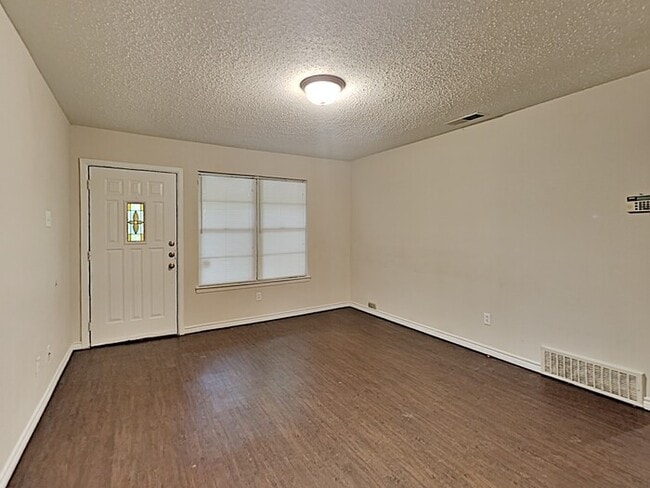 718 E Kirnwood Dr in Dallas, TX - Building Photo - Building Photo