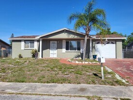 1440 Brixton Ln in Holiday, FL - Building Photo
