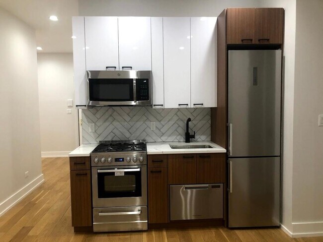 12 Crown St-Unit -A14 in Brooklyn, NY - Building Photo - Building Photo