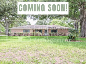 2190 Belaire Dr in Winter Haven, FL - Building Photo