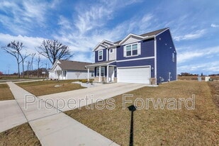 11 Walnut St in Ashville, OH - Building Photo