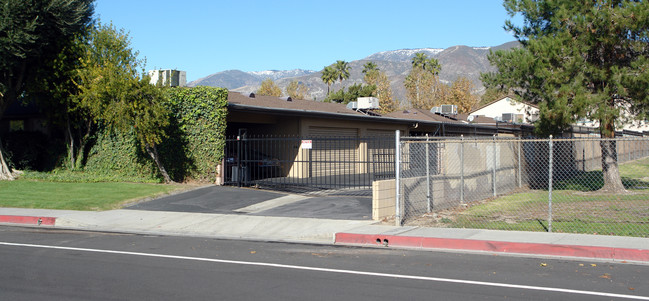 172-194 E Parkdale Dr in San Bernardino, CA - Foto de edificio - Building Photo